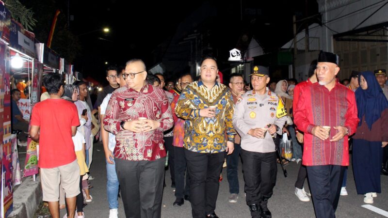 Festival Siti Nurbaya dan Cap Go Meh 2025 resmi dibuka pada Jumat (7/2/2025) malam di di Kawasan Destinasi Kota Tua. Kegiatan ini dibuka