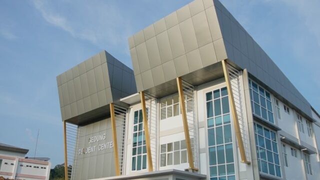 Gedung Student Center UIN Imam Bonjol Padang yang dibangun, tampak sudah siap untuk dihuni. Bagian dalam dari gedung yang bakal