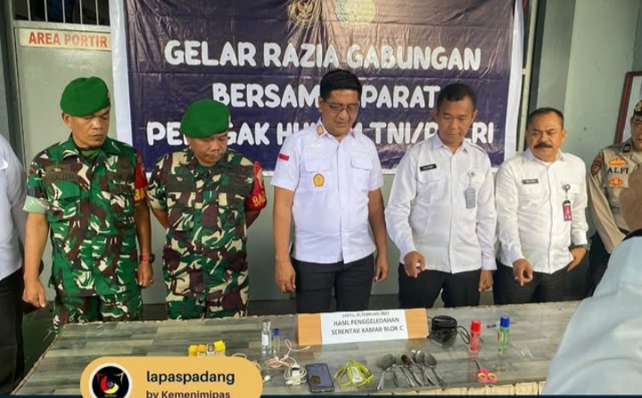 Kantor Wilayah Direktorat Jenderal Pemasyarakatan (Kanwil Ditjenpas) Sumbar dan Lapas Padang menggelar razia gabungan bersama aparat penegak hukum