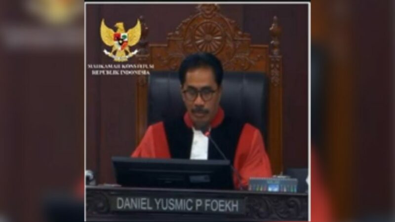 MK menolak gugatan yang diajukan oleh pasangan bupati dan wakil bupati Solok Selatan nomor urut dua, Armen Syahjohan dan Boy Iswarmen