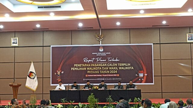 KPU Kota Padang resmi menetapkan pasangan calon (paslon) wali kota dan wakil wali kota Padang pada Pilkada serentak 2024 pasca keluarnya