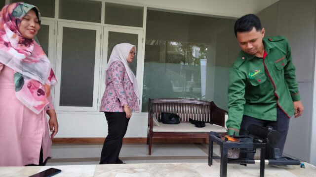 InnoStove berkolaborasi dengan Patahan Sumatra Institute mengembangkan kompor berbahan bakar limbah. Kompor ramah lingkungan tersebut