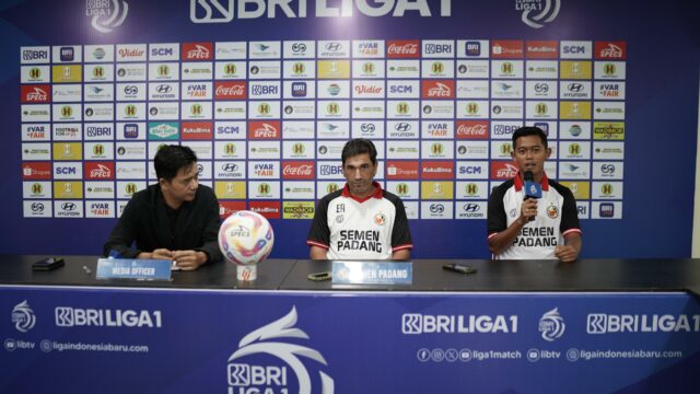 Semen Padang FC bertandang ke markas Barito Putera di Stadion Demang Lehman, Martapura pada pekan ke-22 BRI Liga 1 Indonesia 2024/2025,
