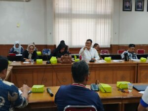 Komisi I DPRD Sumbar melakukan kunjungan studi banding ke Dinas Pemberdayaan Masyarakat Desa dan Kependudukan Catatan Sipil (PMDUKCAPIL)