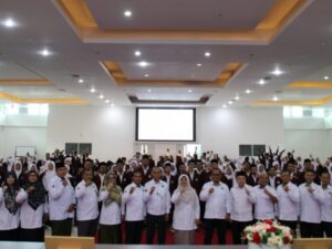 Rektor UIN Imam Bonjol Padang, Martin Kustati melantik 24 Organisasi Mahasiswa (Ormawa) universitas di Gedung J, Sungai Bangek, Senin