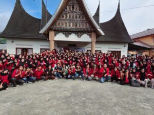 Sebanyak 579 mahasiswa Universitas Muhammadiyah (UM) Sumatera Barat resmi dilepas untuk mengikuti Program Kuliah Kerja Nyata (KKN) 2025