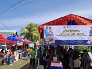 Pemko Padang melalui Dinas Perdagangan bekerja sama dengan Kejaksaan Negeri Padang menggelar pasar murah di delapan kecamatan.Pasar murah ini