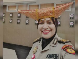 Sosok AKP Herlina jadi sorotan, setelah dirinya berani mengajukan diri menjadi kapolsek. Hal itu dilakukan Polwan satu ini langsung
