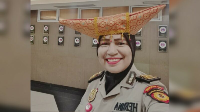 Sosok AKP Herlina jadi sorotan, setelah dirinya berani mengajukan diri menjadi kapolsek. Hal itu dilakukan Polwan satu ini langsung