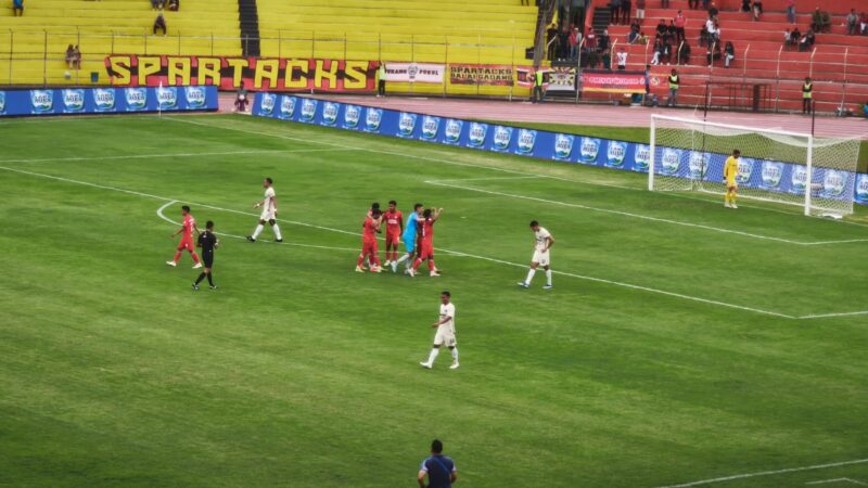Tendangan Rosad Setiawan dari luar kotak penalti di menit 9, berhasil menghujam gawang Persita yang dijaga Igor Carreira Rodriguez.