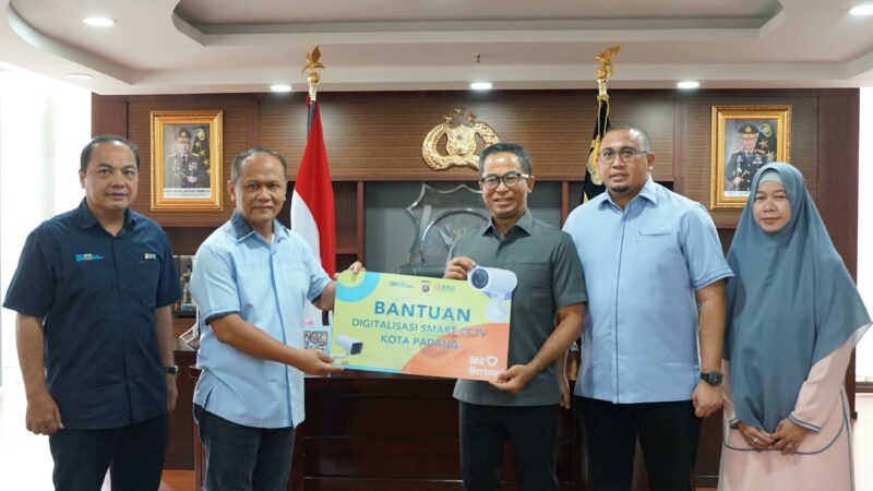 Wakil Ketua Komisi VI DPR RI Andre Rosiade memfasilitasi pengadaan kamera pengawas atau Smart CCTV untuk Polda Sumatra Barat (Sumbar)