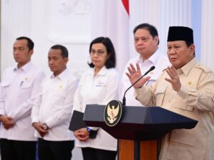 Presiden Prabowo Subianto mengumumkan serangkaian kebijakan strategis yang bertujuan untuk menjaga stabilitas dan meningkatkan daya beli