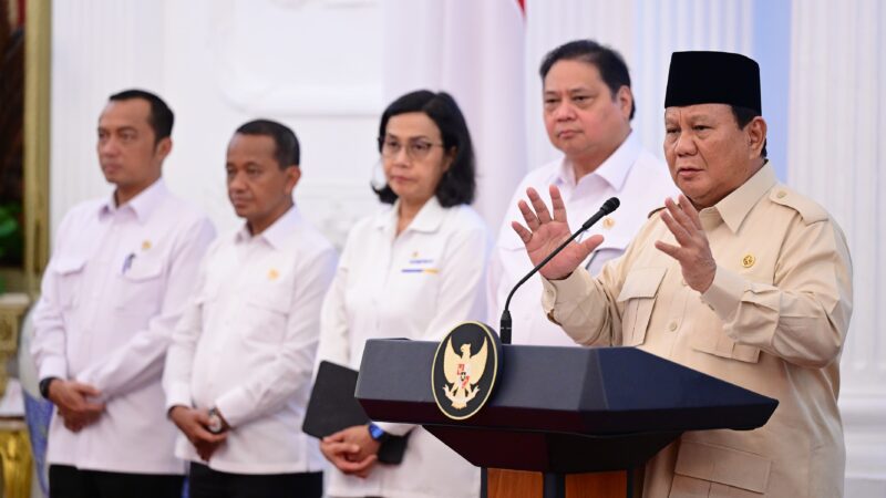 Presiden Prabowo Subianto mengumumkan serangkaian kebijakan strategis yang bertujuan untuk menjaga stabilitas dan meningkatkan daya beli