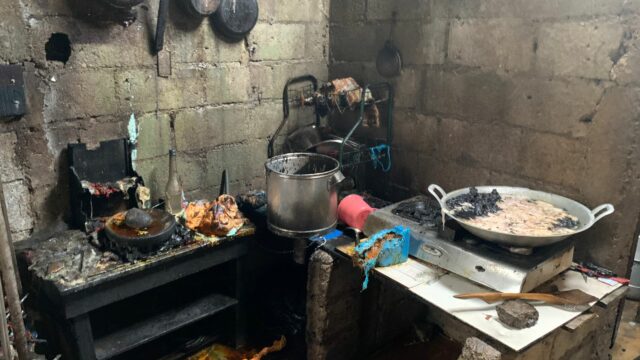 Satu unit rumah hunian hangus terbakar di Jalan Batung Taba, Kecamatan Lubuk Begalung, Padang, Senin (17/2/2025). Kepala Bidang Operasi