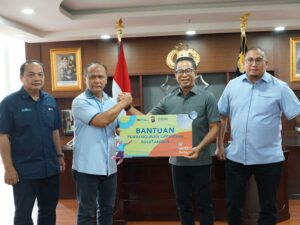 Wakil Ketua Komisi VI DPR RI, Andre Rosiade kembali memfasilitasi pembangunan sarana olahraga. Kali ini, ia membantu SLB Kemala Bhayangkari