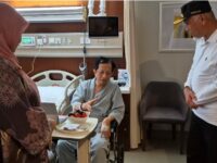 Gubernur Sumbar Jenguk Menteri Agama di RS Pondok Indah