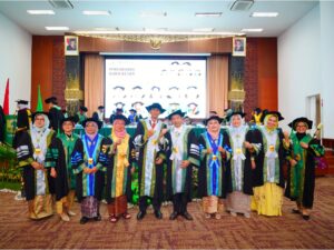 UNAND Kukuhkan 10 Guru Besar, Rektor Dorong Lebih Aktif Cari Dana Penelitian