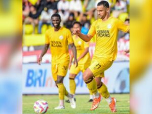 Semen Padang FC ditahan imbang 1-1 oleh Persis Solo dalam lanjutan Liga 1 BRI Indonesia 2024/2025. Laga tersebut berlangsung di Stadion