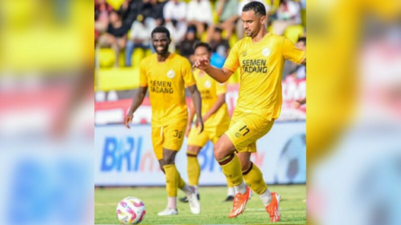 Semen Padang FC ditahan imbang 1-1 oleh Persis Solo dalam lanjutan Liga 1 BRI Indonesia 2024/2025. Laga tersebut berlangsung di Stadion