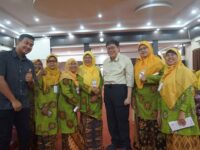 Anggota DPR Ajak Kader Aisyiah Sumbar Tanam Padi dengan Pola Sawah Pokok Murah