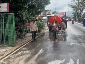 Dishub Padang akan menindak tegas sopir dan pengusaha truk angkut barang yang tidak menerapkan SOP ketat dalam beroperasi.