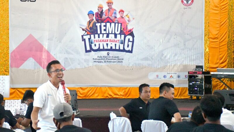 100 Tukang dan Pemilik Toko Bangunan Pasbar Ikuti Pelatihan Aplikasi Produk PT Semen Padang