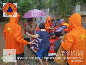 Banjir dan longsor melanda Kabupaten Limapuluh Kota. Dua bencana tersebut disebabkan tingginya intensitas hujan sejak Rabu hingga