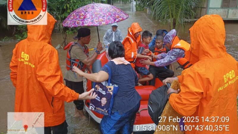 Banjir dan longsor melanda Kabupaten Limapuluh Kota. Dua bencana tersebut disebabkan tingginya intensitas hujan sejak Rabu hingga
