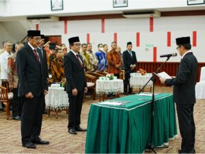 Rektor UNAND Lantik Dekan Kedokteran dan Pertanian Periode 2025-2030