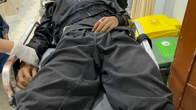 Motor Berpenumpang Empat Orang Tabrak Truk di Indarung