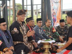 Menilik Prosesi 'Maanta Syaraik Baraja ka Guru Silek' di Gurun