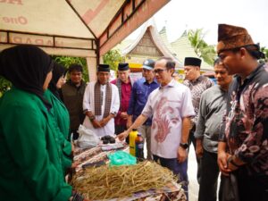Rektor UNAND Tinjau Kegiatan KKN di Kabupaten Agam