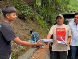 Fadlul Efendi Bagikan THR untuk PKJR Sitinjau Lauik