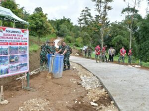 Kasdam I Bukit Barisan Brigjen TNI Arif Hartanto yang merupakan Tim Pengawasan dan Evaluasi (Wasev) meninjau lokasi Desa/Nagari (TMMD/N)
