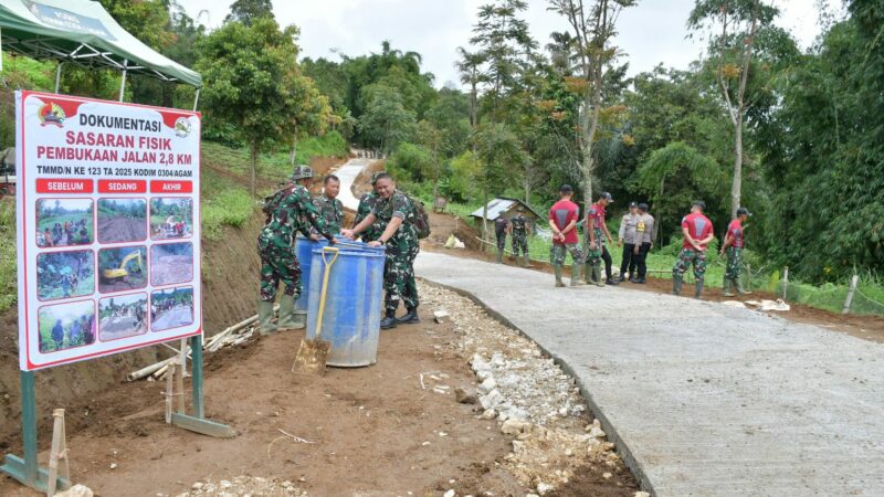 Kasdam I Bukit Barisan Brigjen TNI Arif Hartanto yang merupakan Tim Pengawasan dan Evaluasi (Wasev) meninjau lokasi Desa/Nagari (TMMD/N)