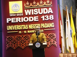 Wisuda ke 138 UNP, Dirjen Dikti Soroti Peran Pendidikan Tinggi dalam Visi Indonesia Emas 2045
