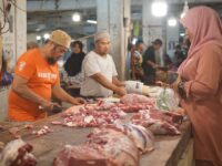 Sehari Jelang Ramadan, Daging dan Bumbu Rendang Laris Manis di Pasar Pusat Padang Panjang