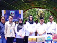 Bupati Annisa Terima CSR Sejumlah Perusahaan untuk Korban Banjir Dharmasraya