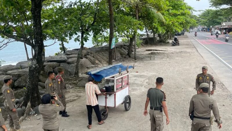 Satpol PP Padang Gencarkan Patroli, Tertibkan PKL dan Antisipasi Anjal di Jalur Strategis