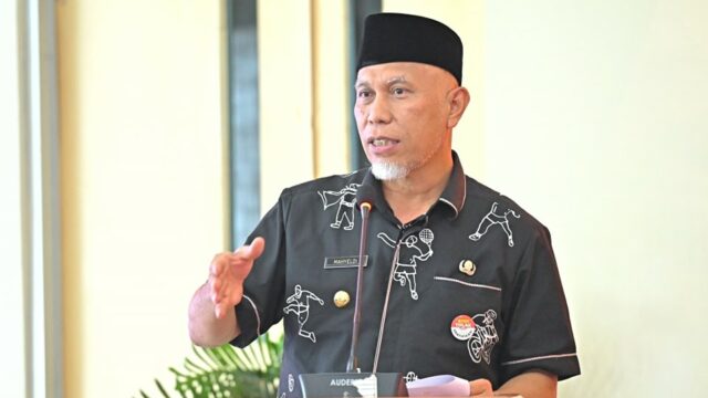 Jemaah haji Embarkasi Padang tahun ini diangkut dengan menggunakan maskapai penerbangan Lion Air. Sebelumnya, jemaah haji Embarkasi Padang