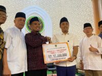 Wagub Sumbar Serahkan Bantuan Rp50 Juta untuk Masjid Muhsinin Payakumbuh Utara