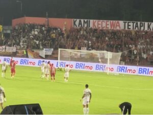 Semen Padang Dibantai Persib di Kandang Sendiri