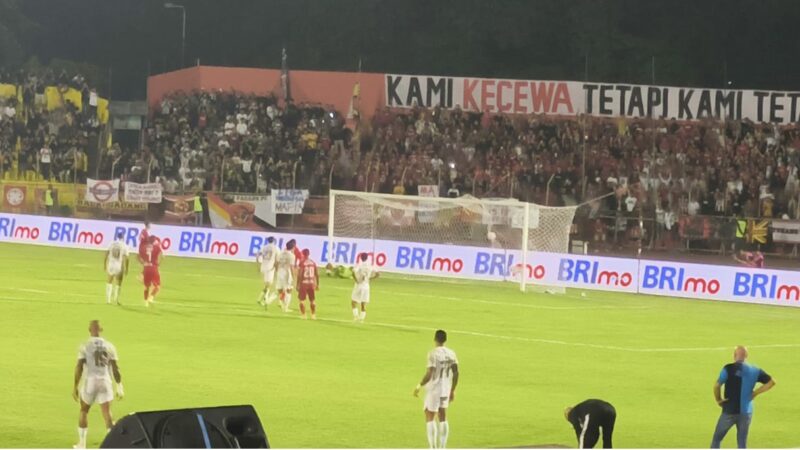 Semen Padang FC Unggul 1-0 Atas Persib di Babak Pertama