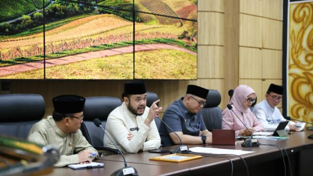 Optimalkan Pelayanan Ramadan, Wako Padang Fadly Amran Gelar Weekly Meeting dengan Kepala OPD