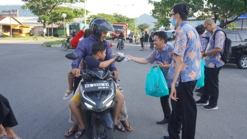 Selama Bulan Ramadan, Masjid Asy-Syifa SPH Bagikan Takjil kepada Pasien dan Masyarakat