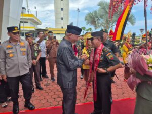 Gubernur Mahyeldi Sambut Kedatangan Danrem 032/Wirabraja yang Baru