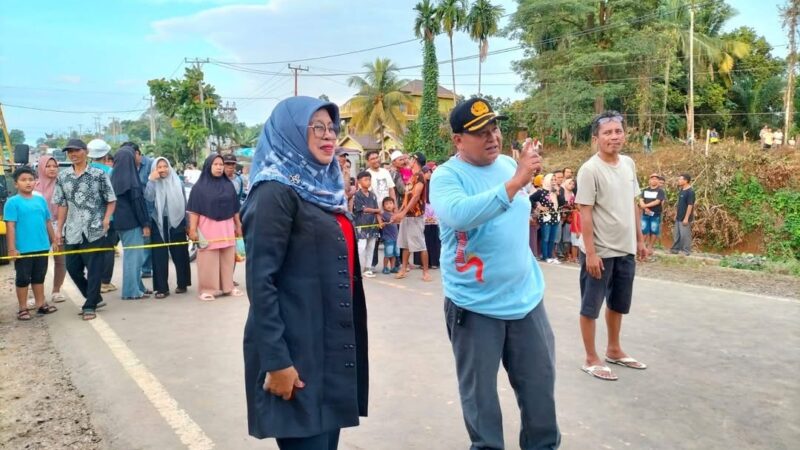 Wabup Dharmasraya Tinjau Jalan Lintas Sumatera yang Putus di Perbatasan Jambi-Sumbar