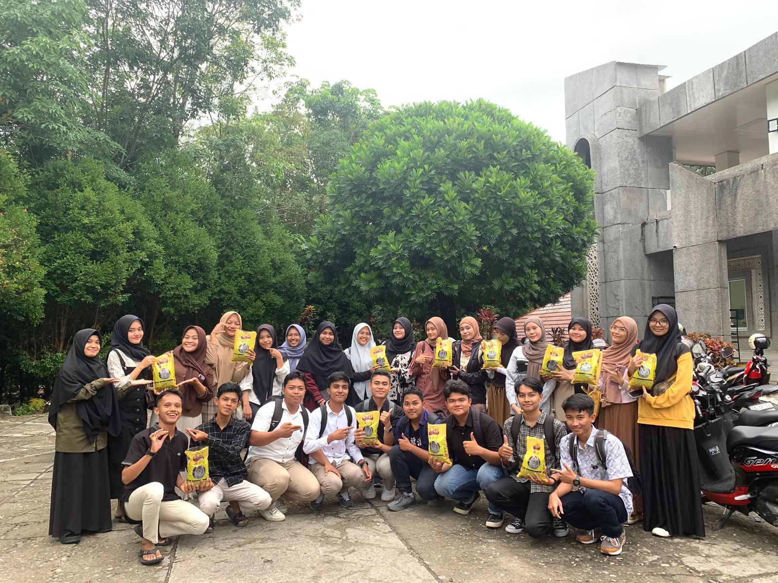 Mahasiswa UNAND Hidupkan Kembali Gerakan Peduli Kucing di Kampus