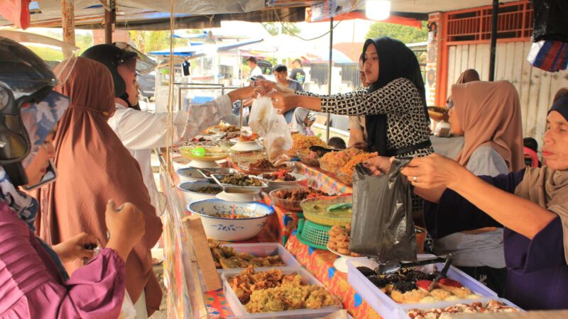 Pasar Pabukoan Tanjung Dipadati Pengunjung