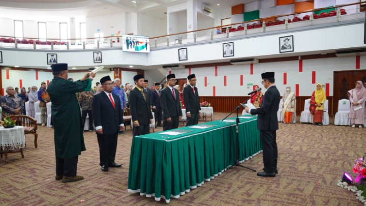 Rektor Lantik Direksi RS Unand, Dr. M. Riendra Dirut yang Baru